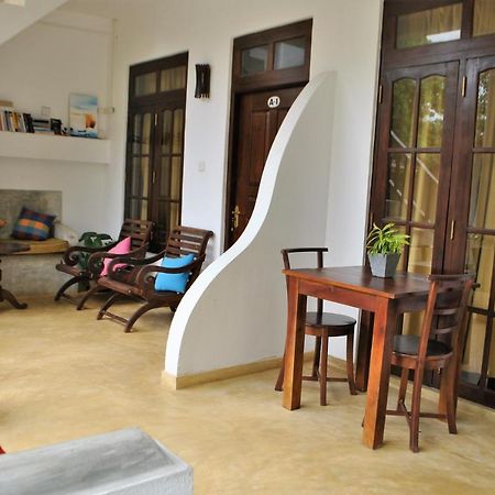 Sleepy Head Guesthouse Unawatuna Exteriör bild