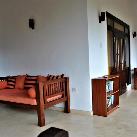 Sleepy Head Guesthouse Unawatuna Exteriör bild