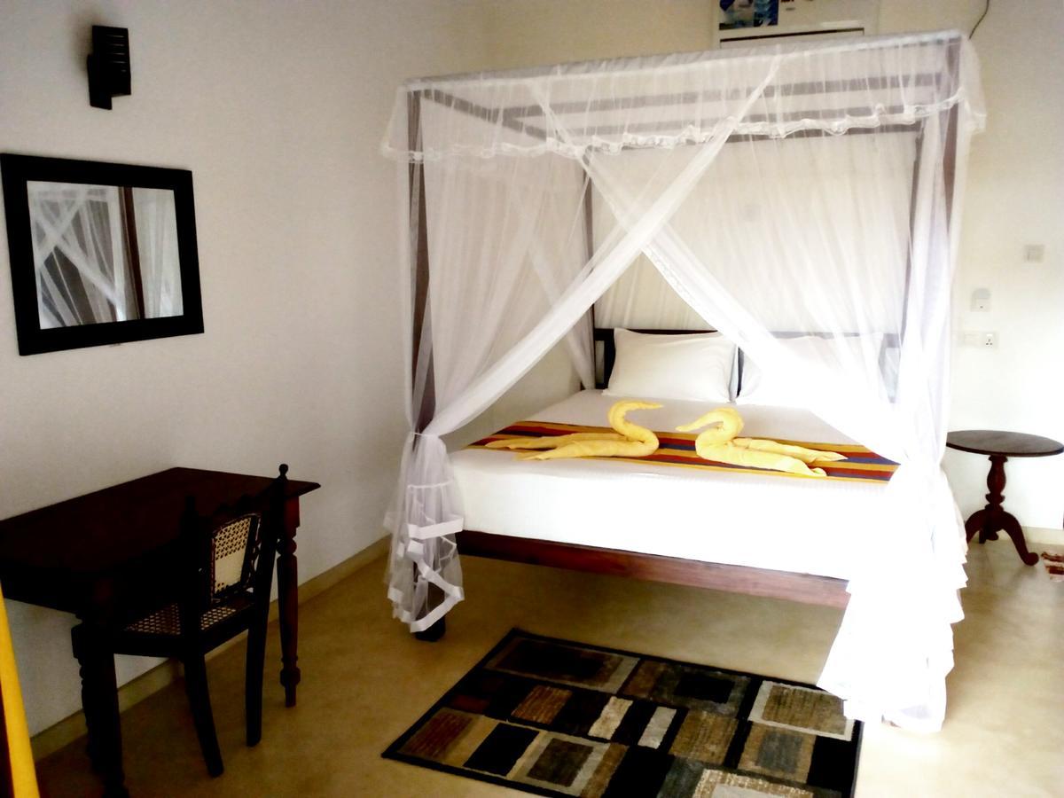 Sleepy Head Guesthouse Unawatuna Exteriör bild