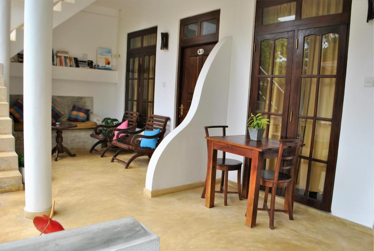 Sleepy Head Guesthouse Unawatuna Exteriör bild