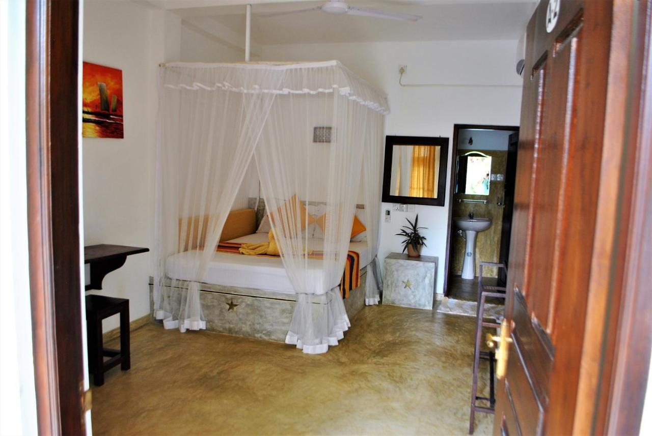 Sleepy Head Guesthouse Unawatuna Exteriör bild