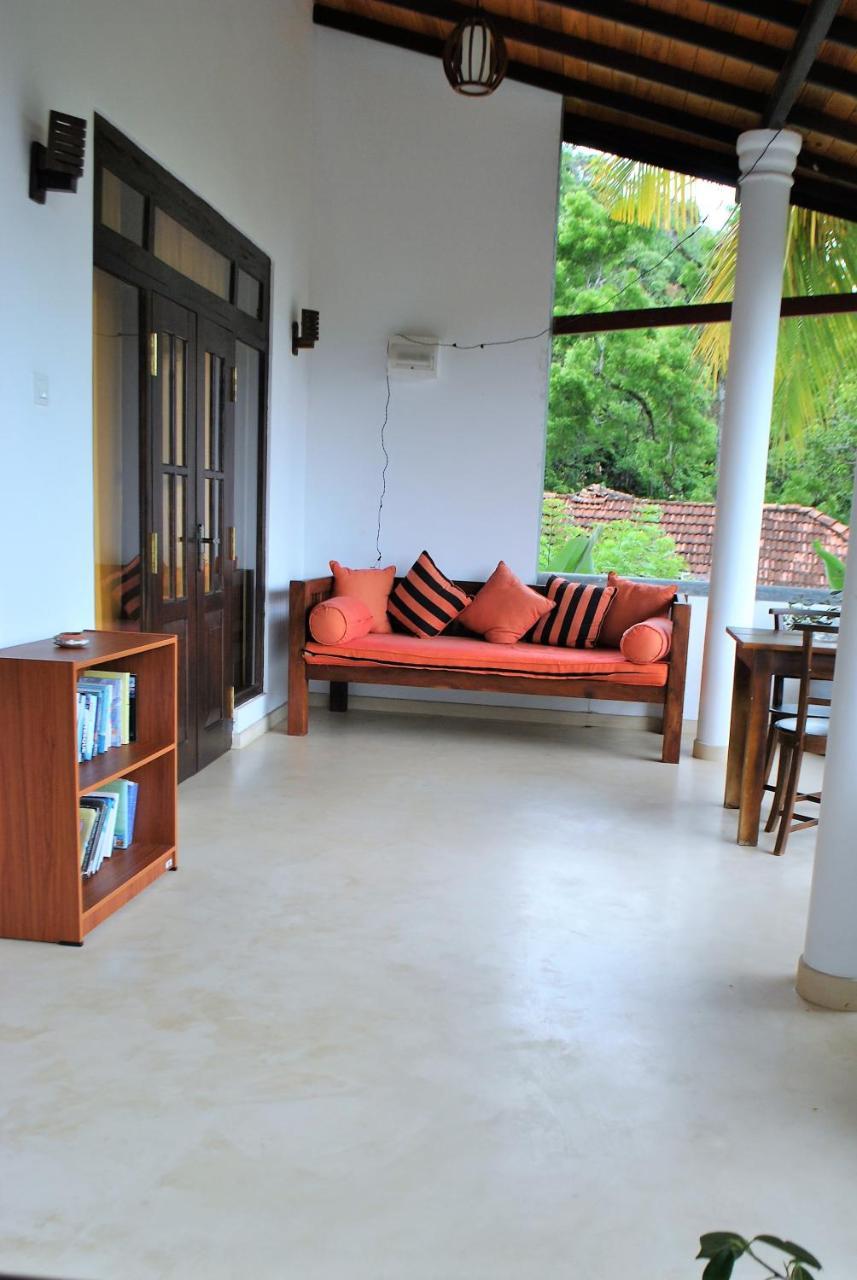 Sleepy Head Guesthouse Unawatuna Exteriör bild