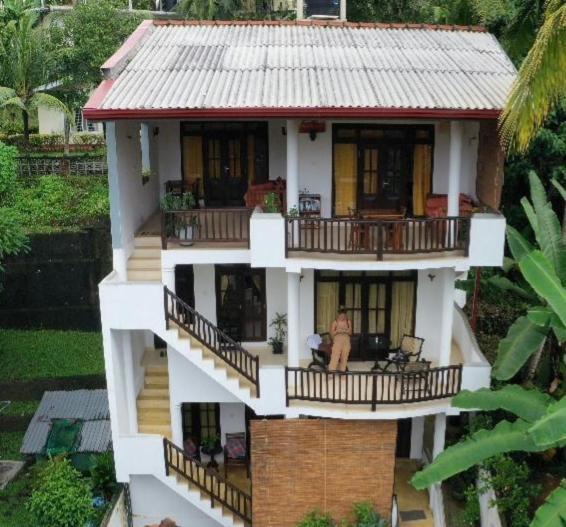 Sleepy Head Guesthouse Unawatuna Exteriör bild